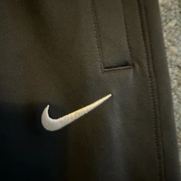 Nike tracksuit in Minnesota vollyball on field player issued gear